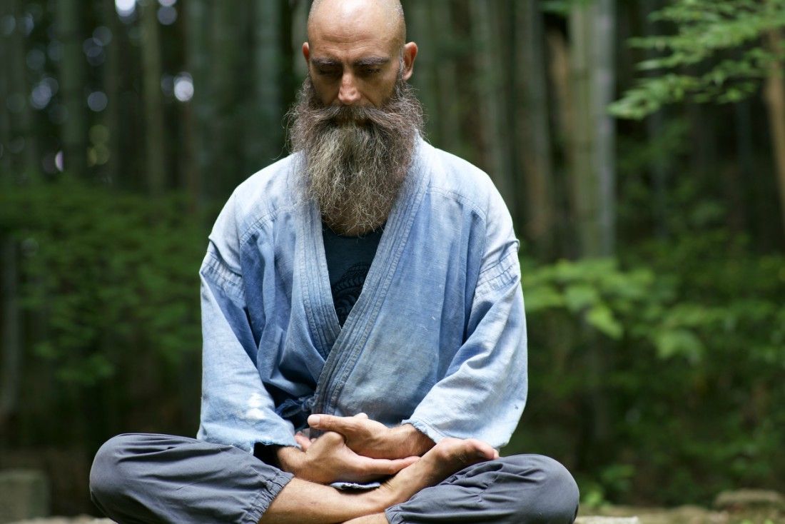Andrea Loreni medita in Giappone