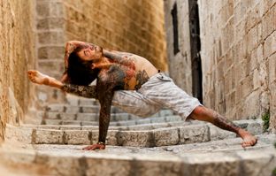 David Sye: il bad boy dello yoga combatte le guerre a colpi di asana