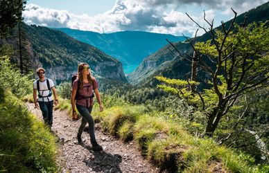 Trekking: per principianti ed esperti, i percorsi nell’area Dolomiti Paganella