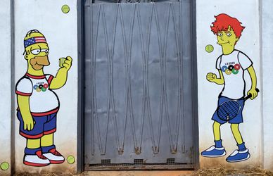 Jannik Sinner con Homer Simpson nel murale per Los Angeles 2028