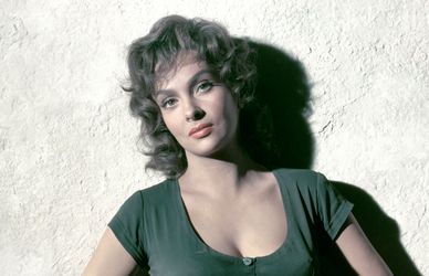 Addio Gina Lollobrigida: la Bersagliera più bella del mondo (rivale di Sophia Loren) in 10 film