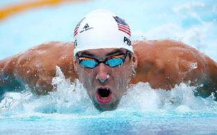 Michael Phelps: l’uomo dei record compie 35 anni