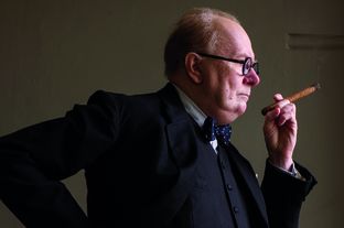 La Gran Bretagna di Churchill ne “L’ora più buia”, presto al cinema