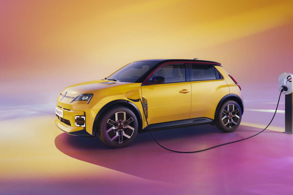 «Le auto Renault sono un prodotto della passione, non frigoriferi»: intervista ad Arnaud Belloni- immagine 7