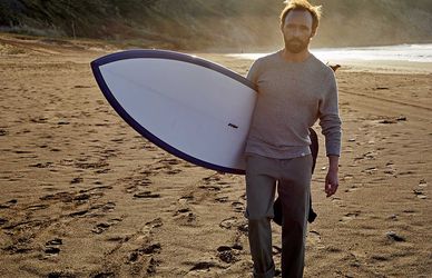 Dockers e il surfista Kepa Acero lanciano «Waves For Water»
