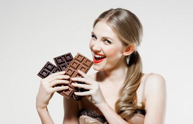Giornata mondiale del cioccolato: i 10 benefici del cioccolato spiegati dalla nutrizionista