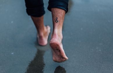 Il punto più sensuale ma anche discreto per un tatuaggio? La caviglia