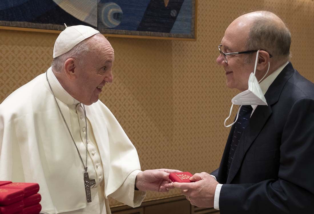 Vizi e virtù – Conversazione con Francesco. Il Papa protagonista di una serie tv- immagine 5