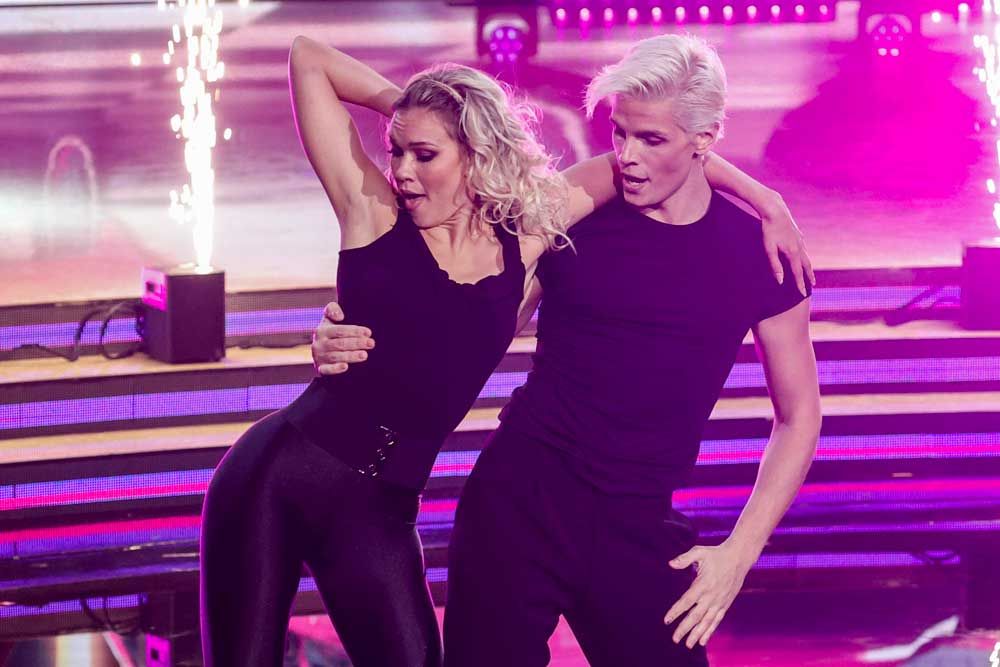 ballando con le stelle 2022 concorrenti coppie classifica quinta puntata Alessandro Egger e Tove Villfor