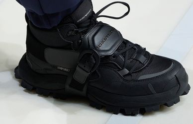 Sneakers nere uomo. Un colore, tanti modi di indossarle