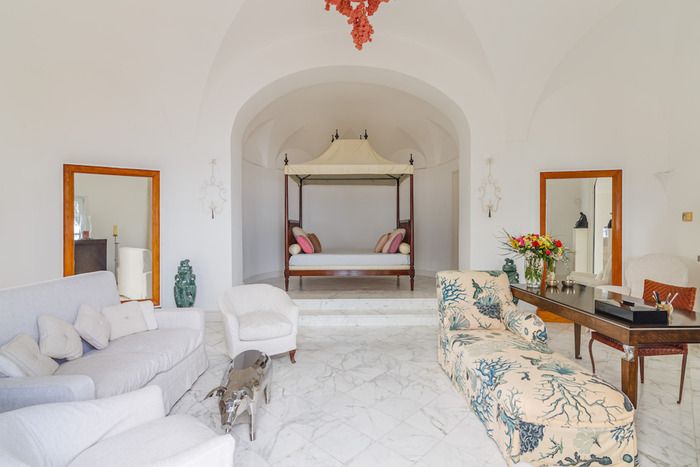 Dentro la villa di Christian De Sica a Capri - immagine 6