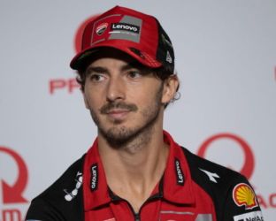 Bagnaia, voglia di vittoria a Misano: l’amore per la Ducati e il pensiero per Luca Salvadori