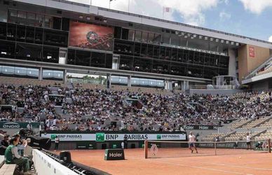 Il tennis scende in piazza: così Parigi si prepara al Roland Garros