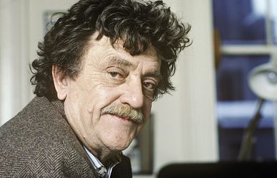 Kurt Vonnegut, in difesa della pace e il centenario in tempi di guerra