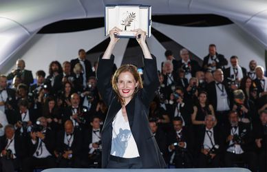 Festival di Cannes 2023: chi è Justine Triet, la sconosciuta che ha vinto la Palma d’Oro