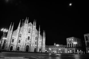 Le foto degli homeless nella Milano deserta