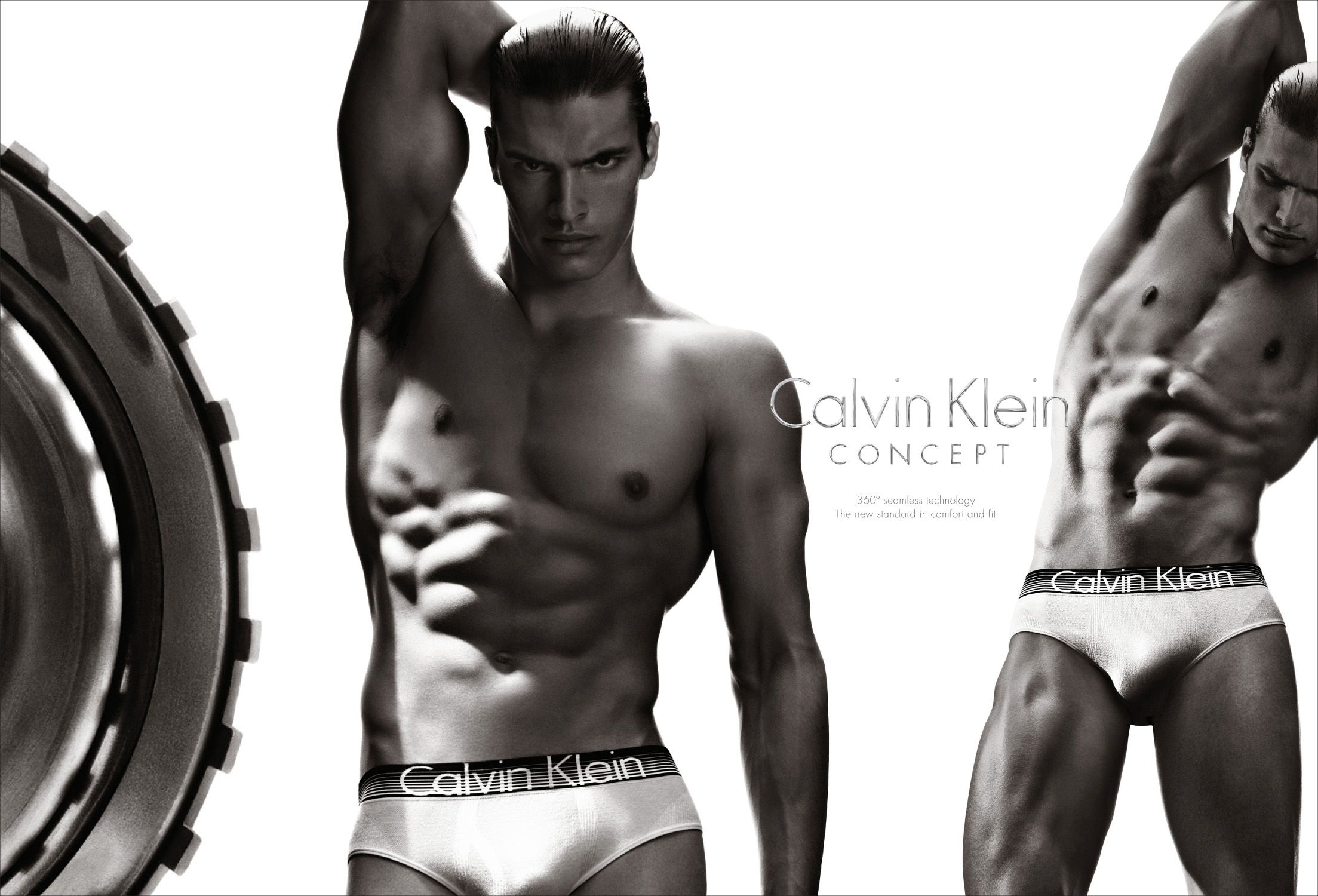 Calvin Klein: un uomo sexy irrompe al Super Bowl- immagine 1