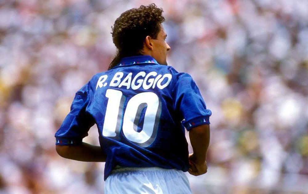 Roberto Baggio sbaglia il rigore decisivo il 17 luglio 1994 durante la finale dei Mondiali di Calcio.