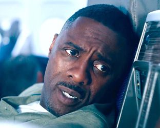Idris Elba fa l’eroe: ha solo 7 ore per riprendere il controllo di un aereo nella nuova serie tv Hijack
