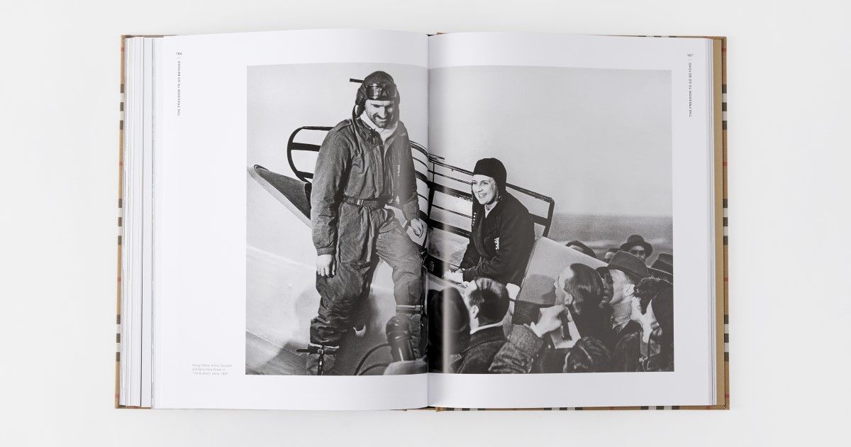 Burberry: il libro fotografico che celebra una storia importante - immagine 6