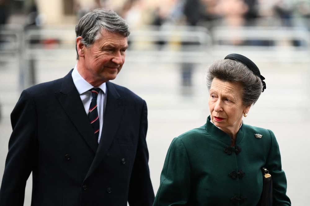 La Regina alla commemorazione di Filippo con il Principe Andrea: lei l&#8217;ha perdonato e a Londra è polemica - immagine 10