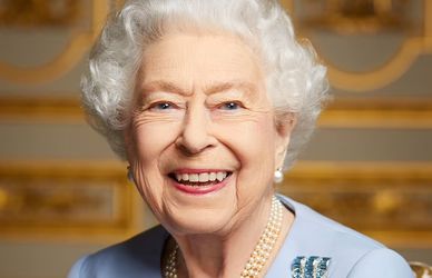 Regina Elisabetta II: Buckingham Palace svela l’ultimo ritratto ufficiale e la «scaletta» dei funerali