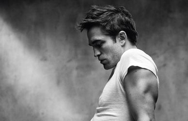 T-shirt bianca: breve storia illustrata da James Dean a Robert Pattinson